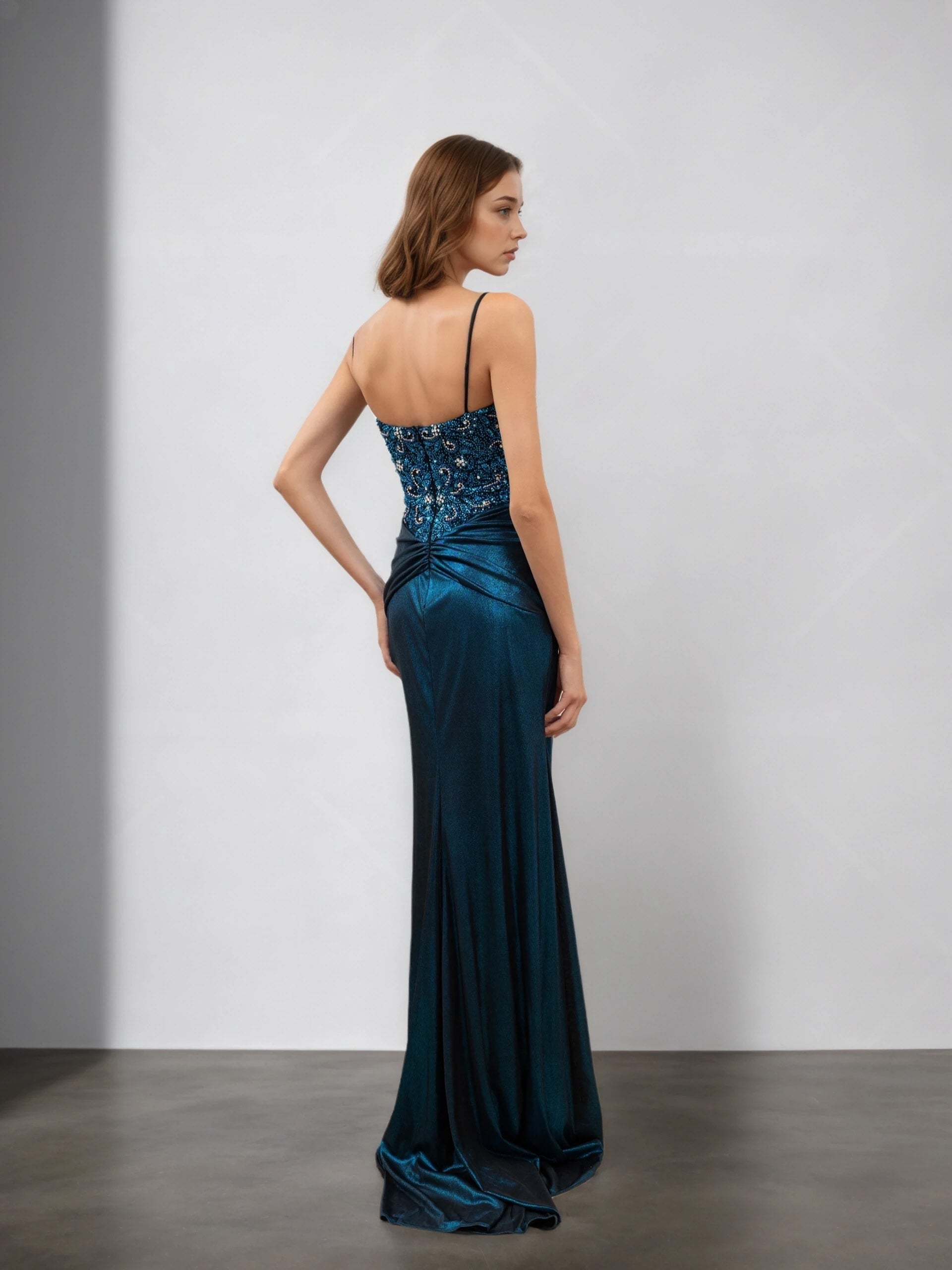 Femme Robes de soirée sirène à fines bretelles et décolleté V corsage entièrement orné de perles/strass drapé croisé à la taille | Dressie Dress - Dressie Dress