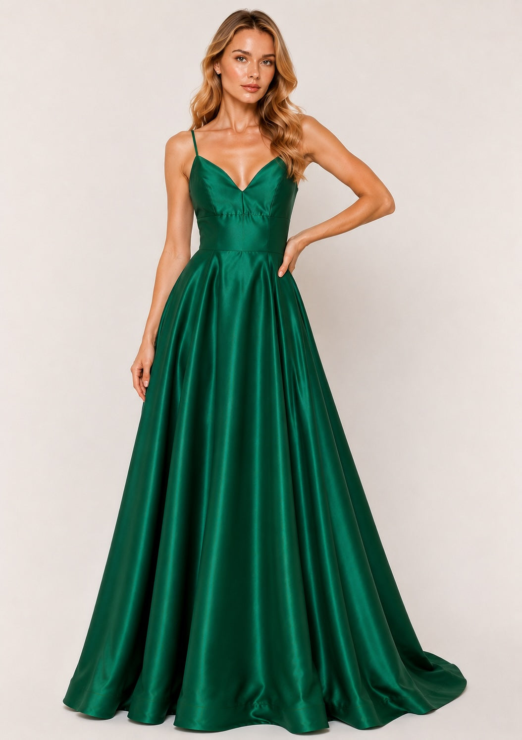 Robe de soirée longue pour femme avec décolleté en V, bretelles fines, taille haute et dos nu, marque Dressie Dress.