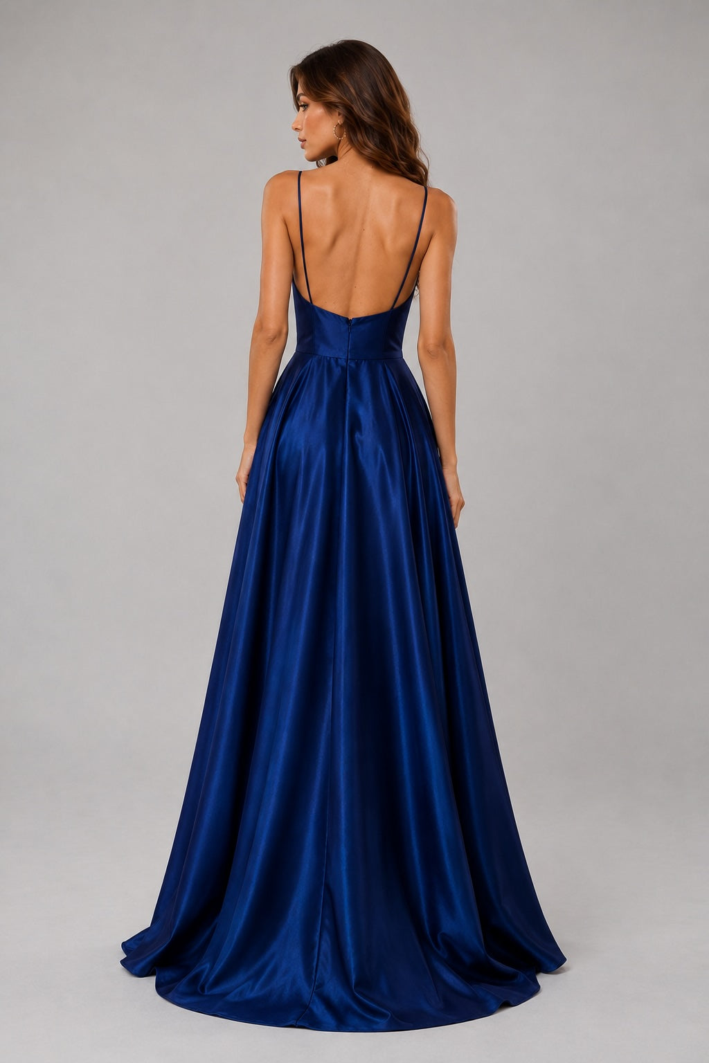 Robe de soirée longue bleue pour femme, bretelles fines, décolleté en V, taille haute, grand volume et dos nu, Dressie Dress.