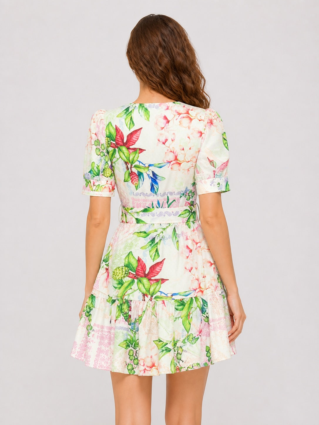Robe courte imprimée pour femme avec décolleté en cœur, manches bouffantes, ceinture à boucle et ourlet volanté, style Dressie Dress