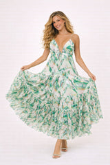 Robe femme imprimée à bretelles fines, décolleté V profond, dos nu et jupe longue à volants superposés, marque Dressie Dress