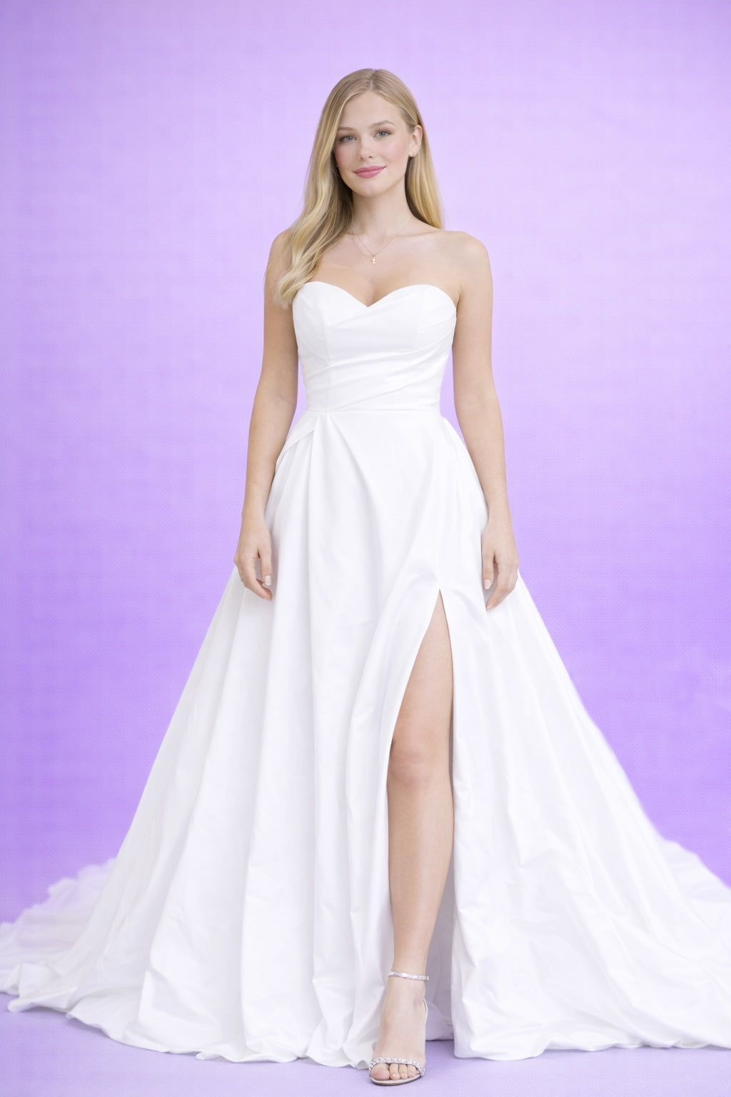 Robe de mariage bustier décolleté cœur jupe A-line ample avec traîne taille marquée et drapé structuré + fente haute | Dressie Dress - Dressie Dress