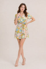Robe courte pour femme Dressie Dress avec col tailleur, décolleté en V croisé, manches courtes et ceinture à nouer.