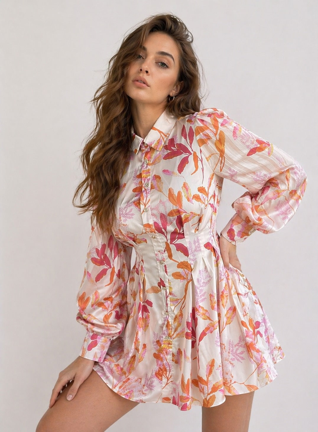 Robe courte imprimée pour femme de la marque Dressie Dress, style romantique français, col chemise, manches bouffantes, jupe évasée.