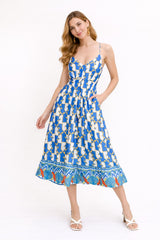 Robe longue imprimée pour femme, fines bretelles, décolleté V, dos croisé et laçage réglable, idéale pour vacances et ville.