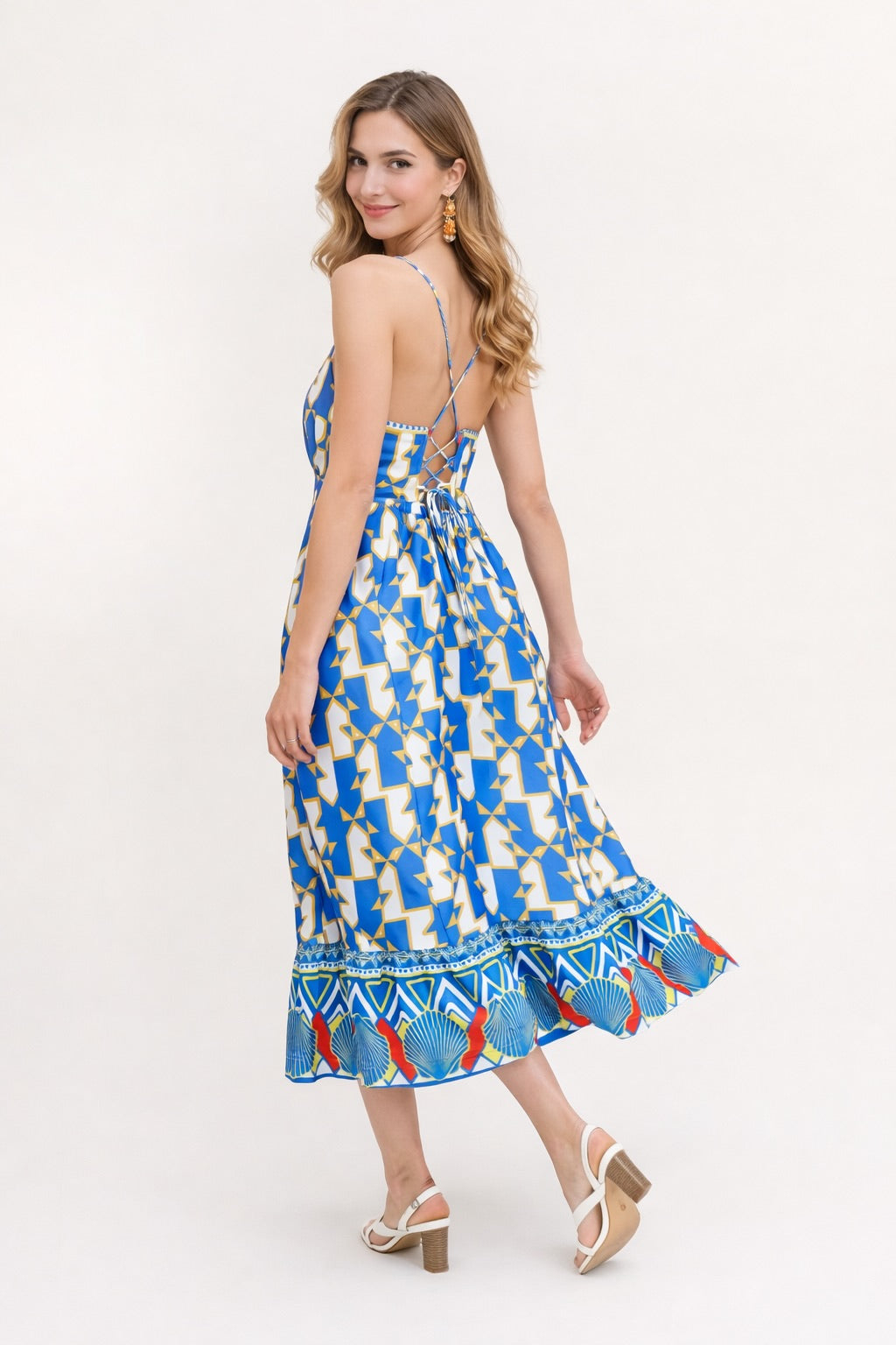 Robe longue imprimée pour femme Dressie Dress, fines bretelles, décolleté V, dos croisé, laçage réglable, style plage ou ville.