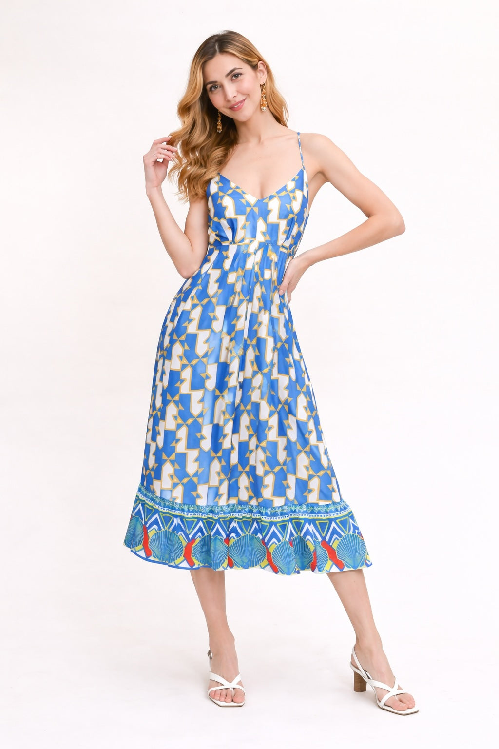 Robe longue femme imprimée à fines bretelles, décolleté V, dos croisé, laçage réglable, style fluide pour vacances et city.